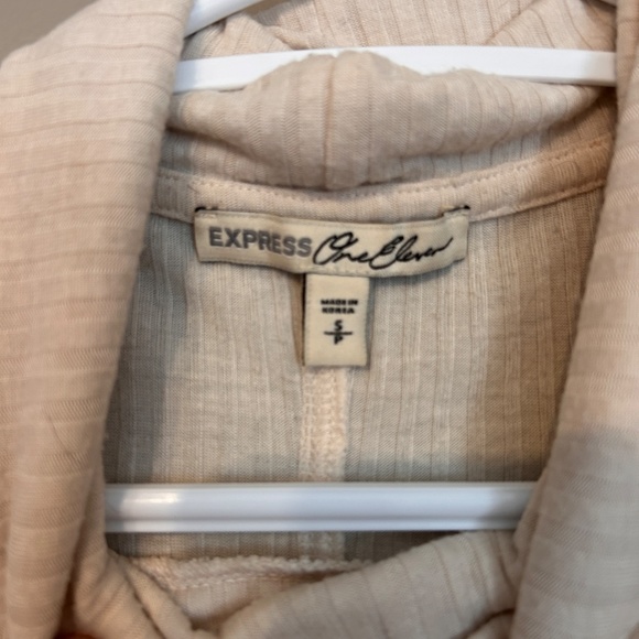 Express Sleeveless Turtleneck - Picture 3 of 4